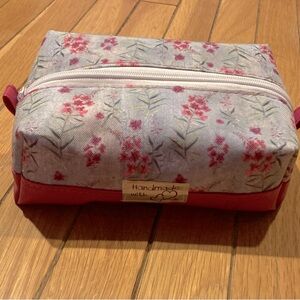 Custom-made cosmetic bag Boxy style with zip top